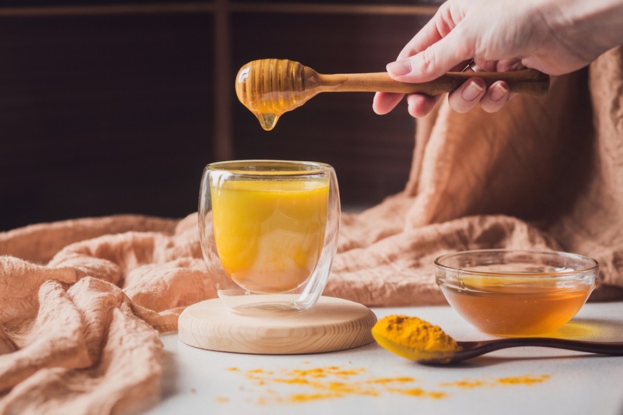 Tác dụng và cách dùng tinh bột nghệ với mật ong